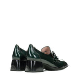 Mocasín con adorno en charol verde