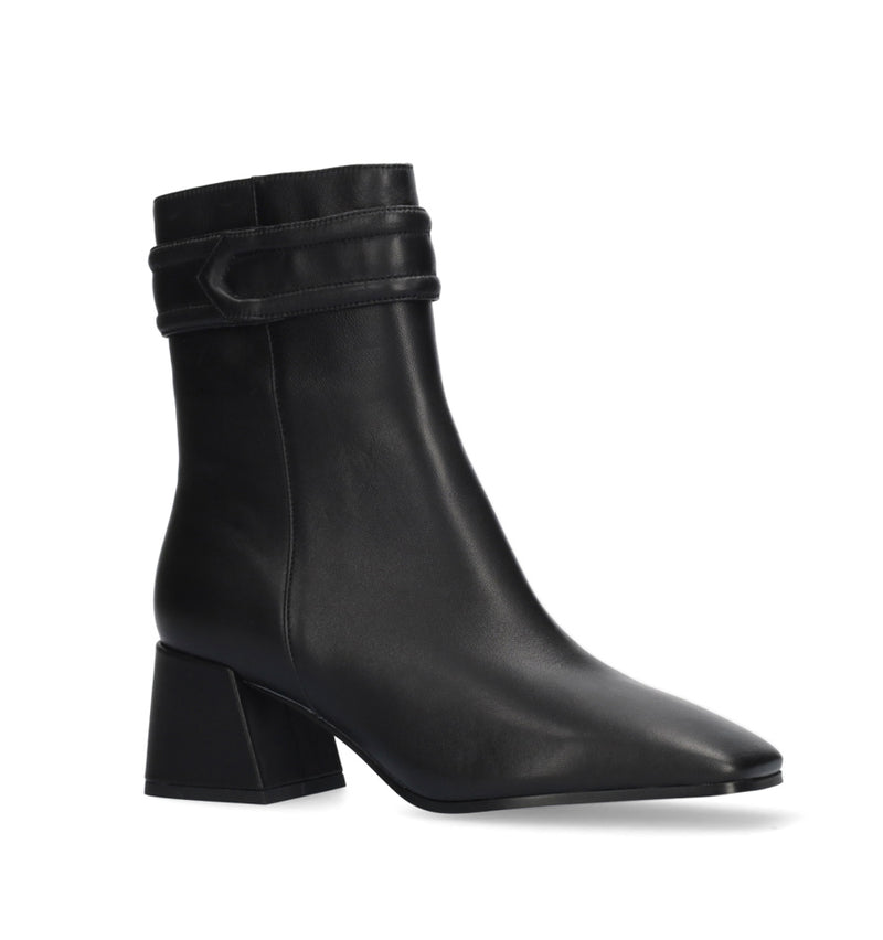 Botín tacón medio en ante negro