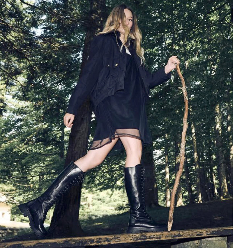 Bota con cordones en piel negro