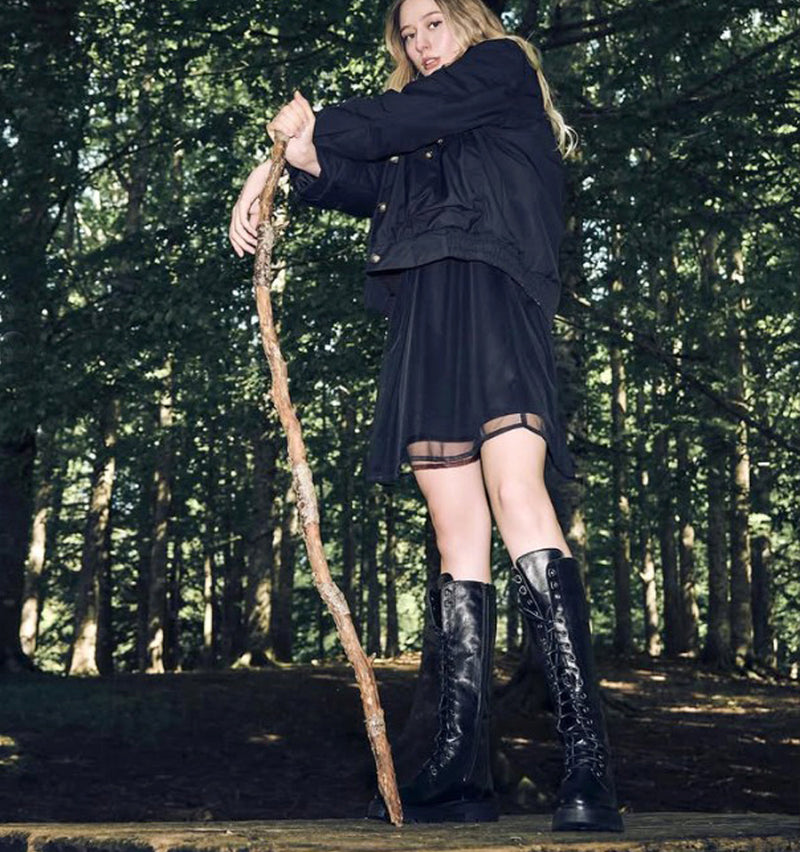 Bota con cordones en piel negro