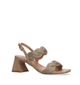 LARA Sandalia trenzada en rafia camel