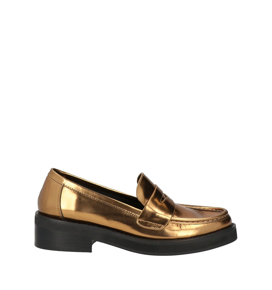 Mocasín track en piel oro
