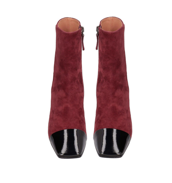 Botín tipo chanel en ante burdeos