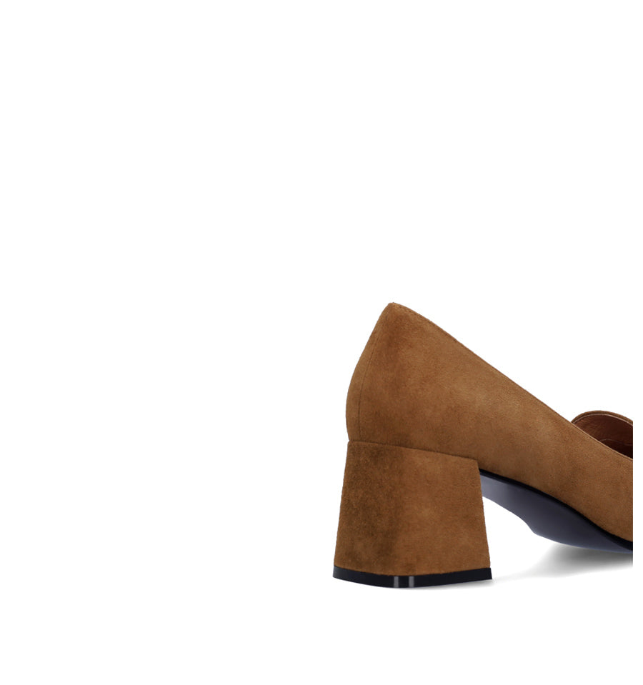 VALENCIA Mocasín solapa baja en ante cuero