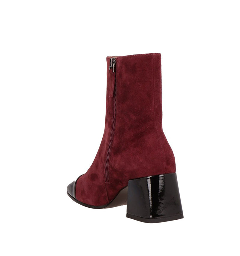 Botín tipo chanel en ante burdeos