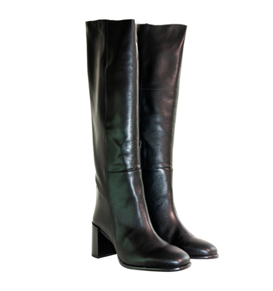 Bota alta recta en piel negro
