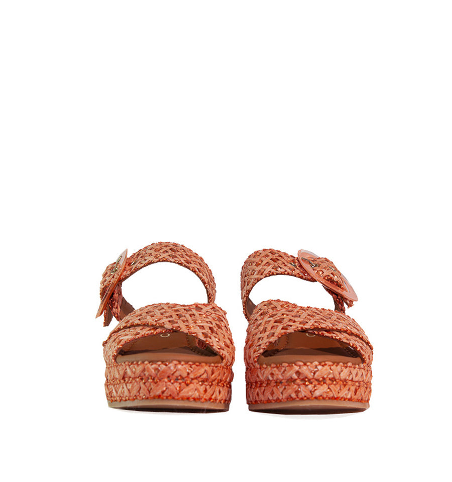 NILO- Cuña plataforma con hebilla en rafia coral