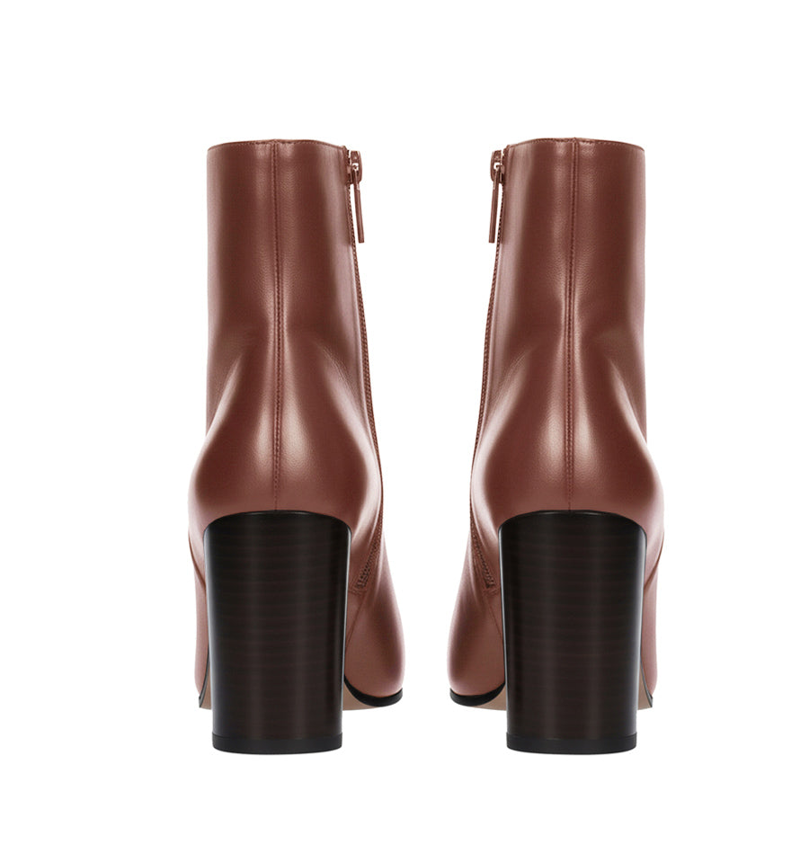 Botín puntera redonda en piel marrón