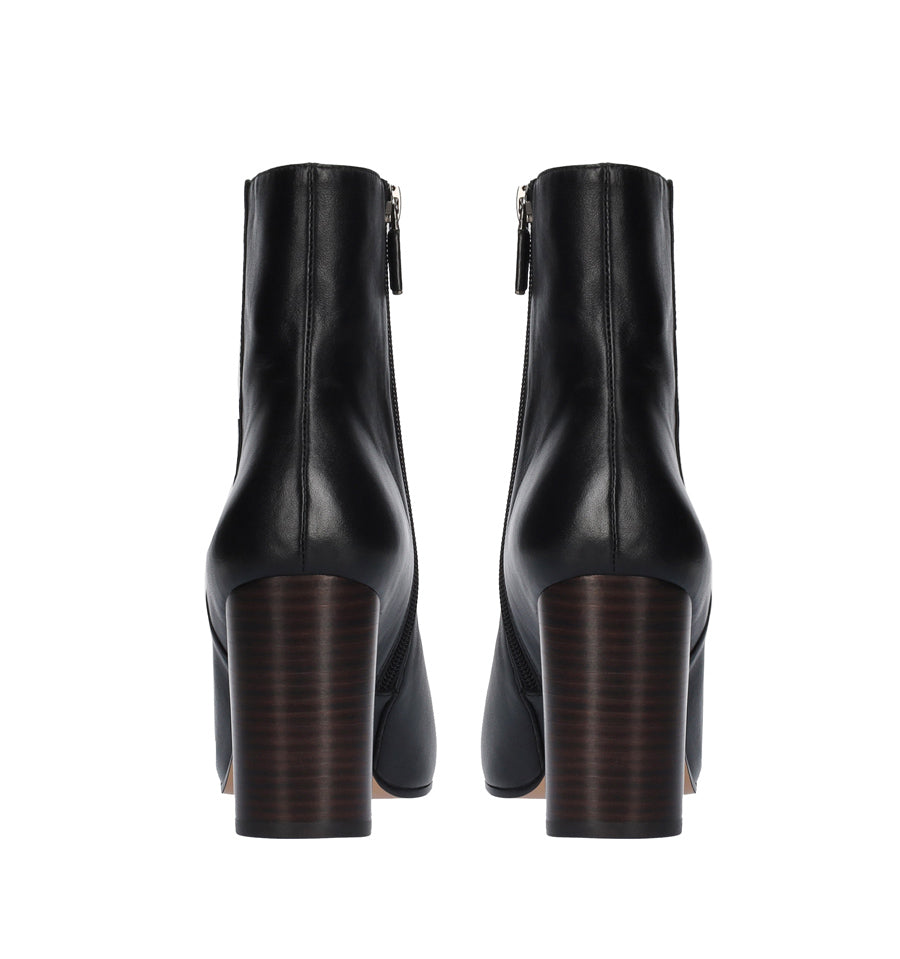 Botín puntera redonda en piel negro