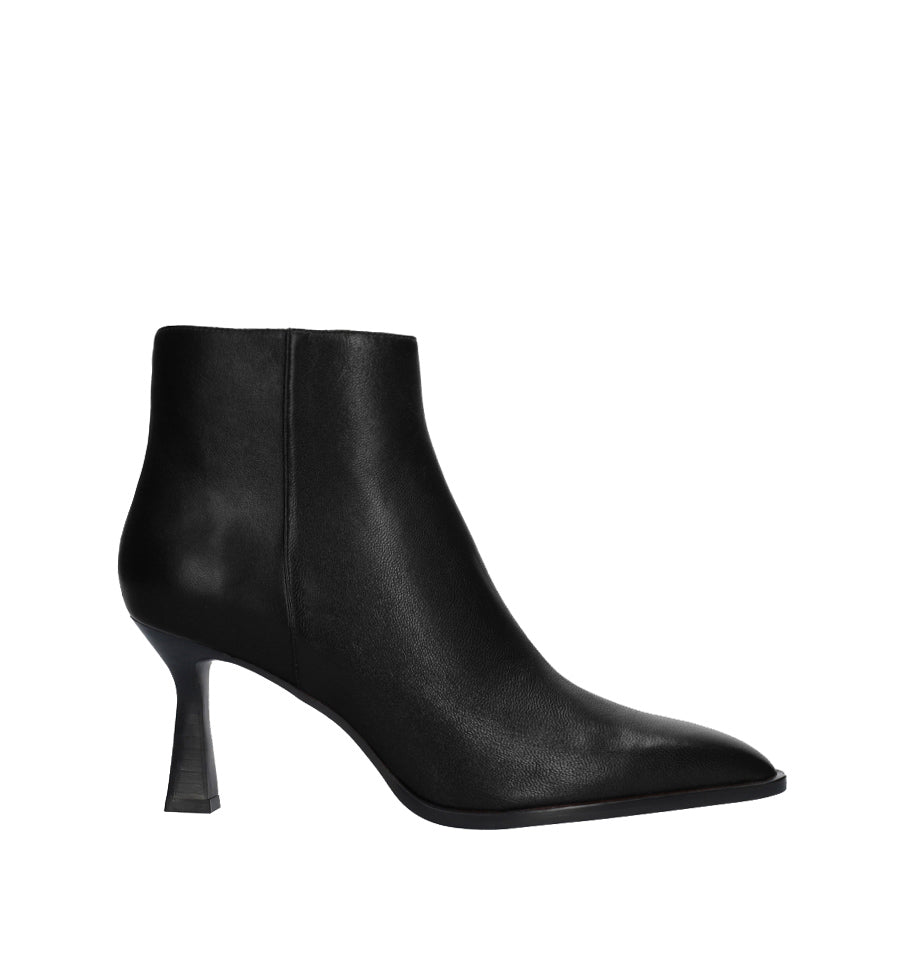 AMINA Botín puntera en piel negro