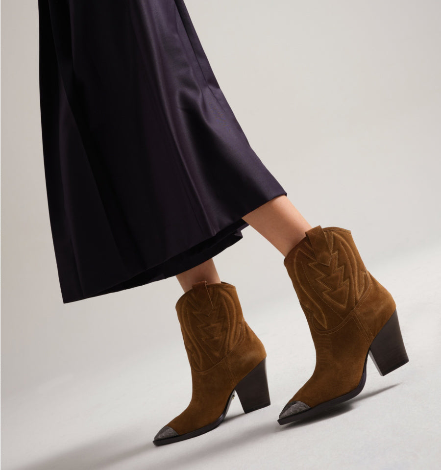 GAMBEL Botín cowboy en ante cuero