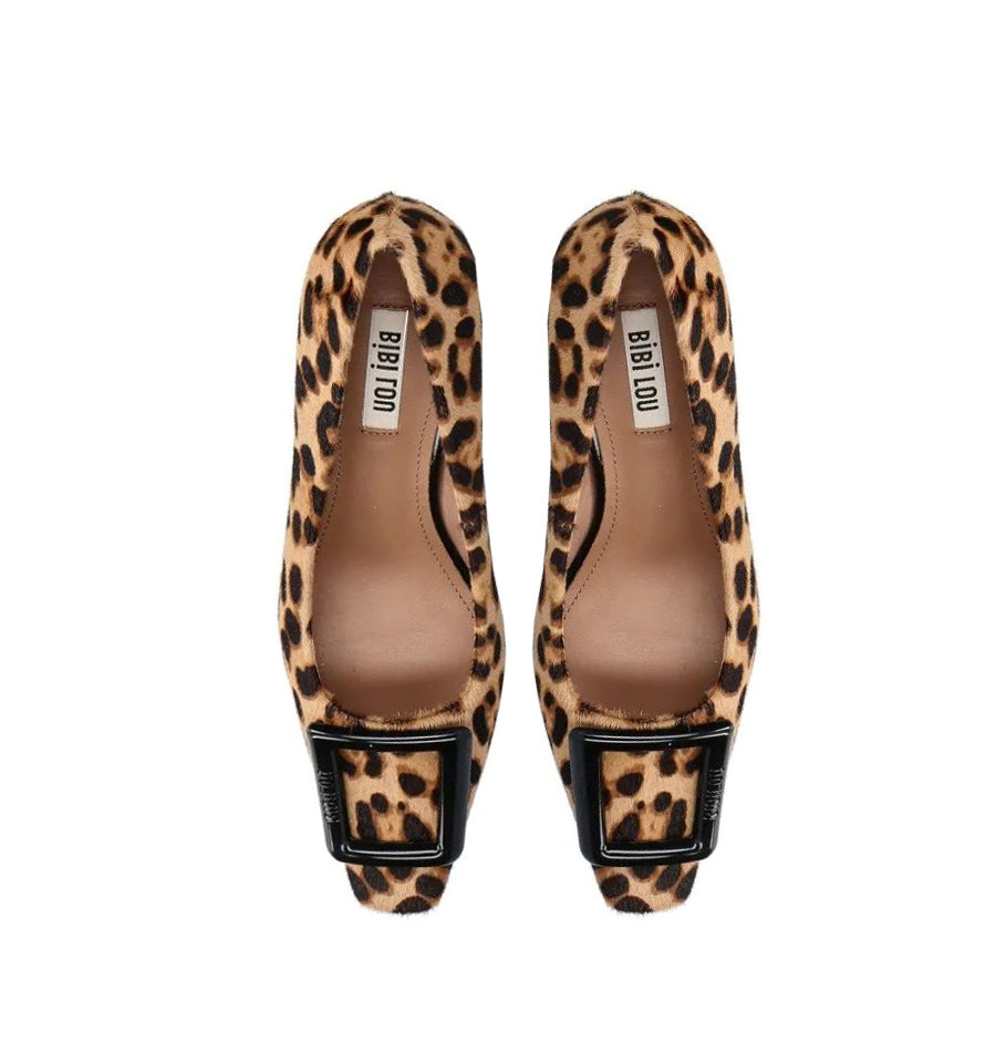 POZNAN  Salón con adorno en animal print