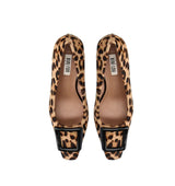 POZNAN  Salón con adorno en animal print