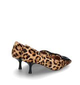 POZNAN  Salón con adorno en animal print