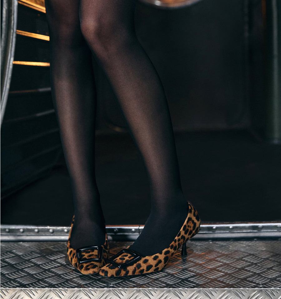 POZNAN  Salón con adorno en animal print