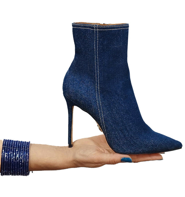 Botín stiletto alto en jeans