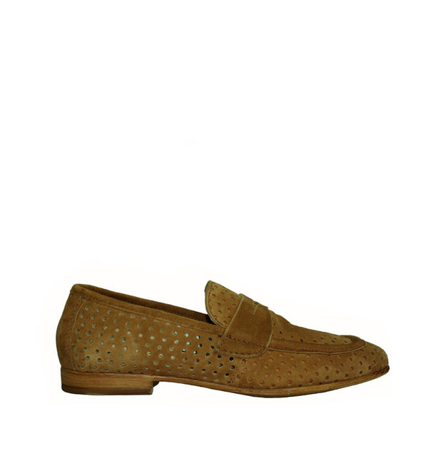 Mocasín calado en ante camel