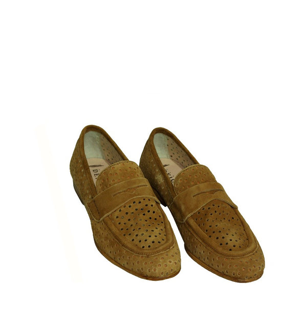 Mocasín calado en ante camel