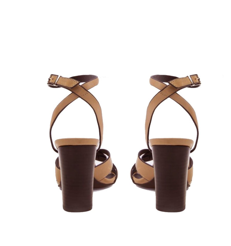 Sandalia pulsera con tiras entrecruzadas camel