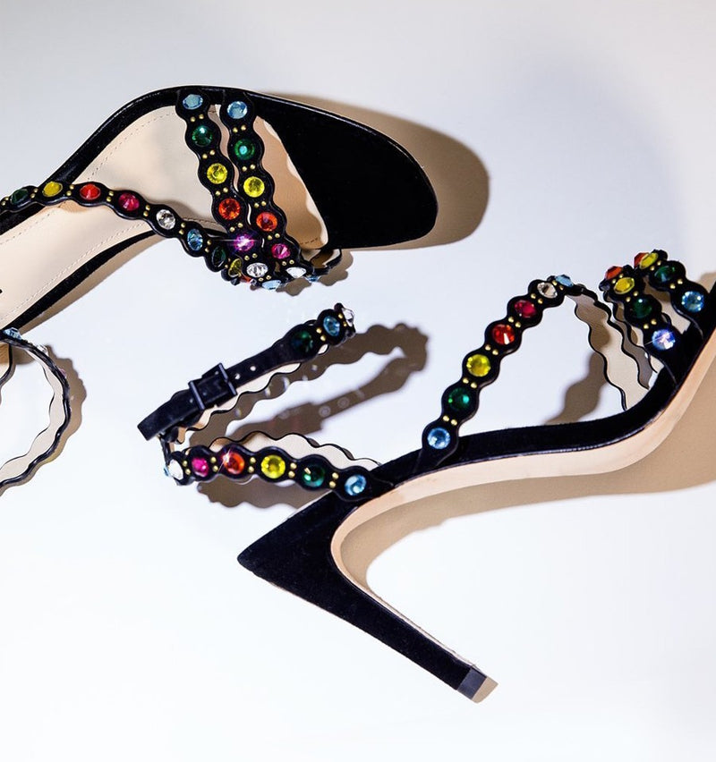 Sandalia alta con pulsera y cristales multicolor