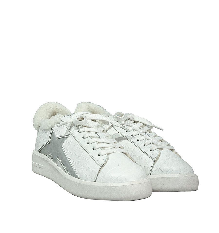 Sneakers con borreguito y estrella en blanco