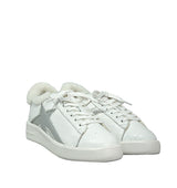 Sneakers con borreguito y estrella en blanco