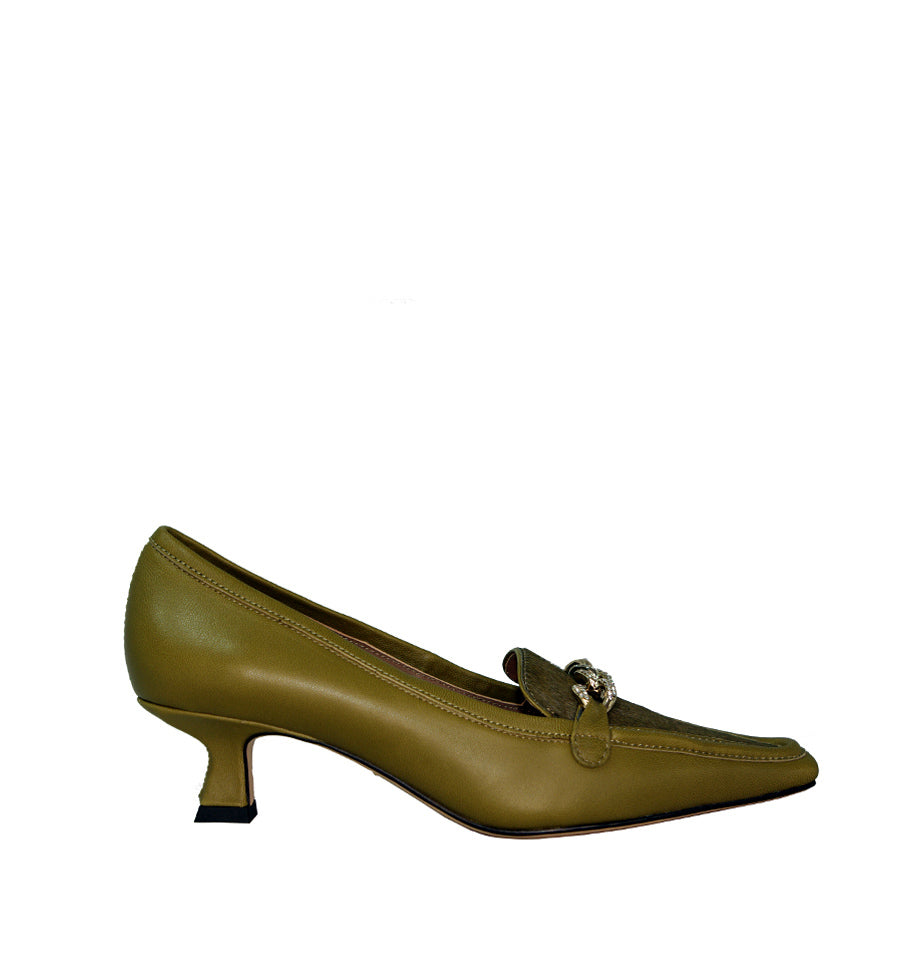 Mocasín con cadena combi piel/pony en verde-oliva