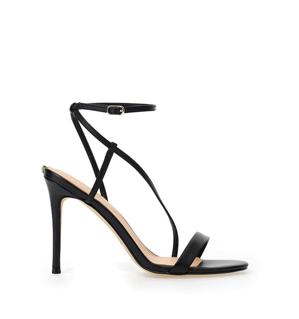 Sandalia stiletto con pulsera en piel negro