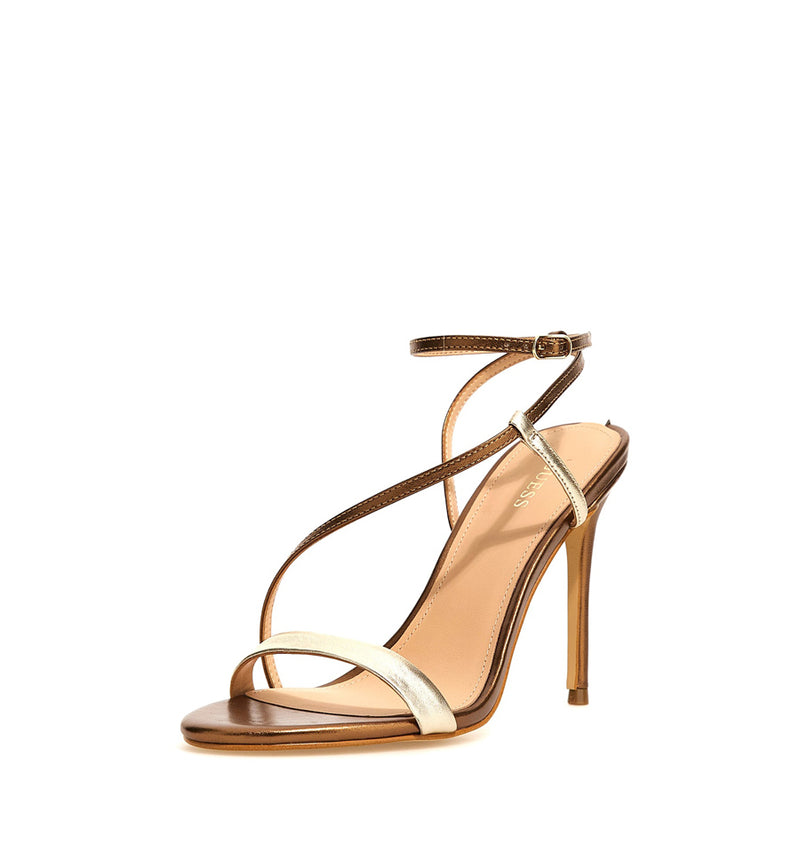 Sandalia stiletto con pulsera en piel bronce