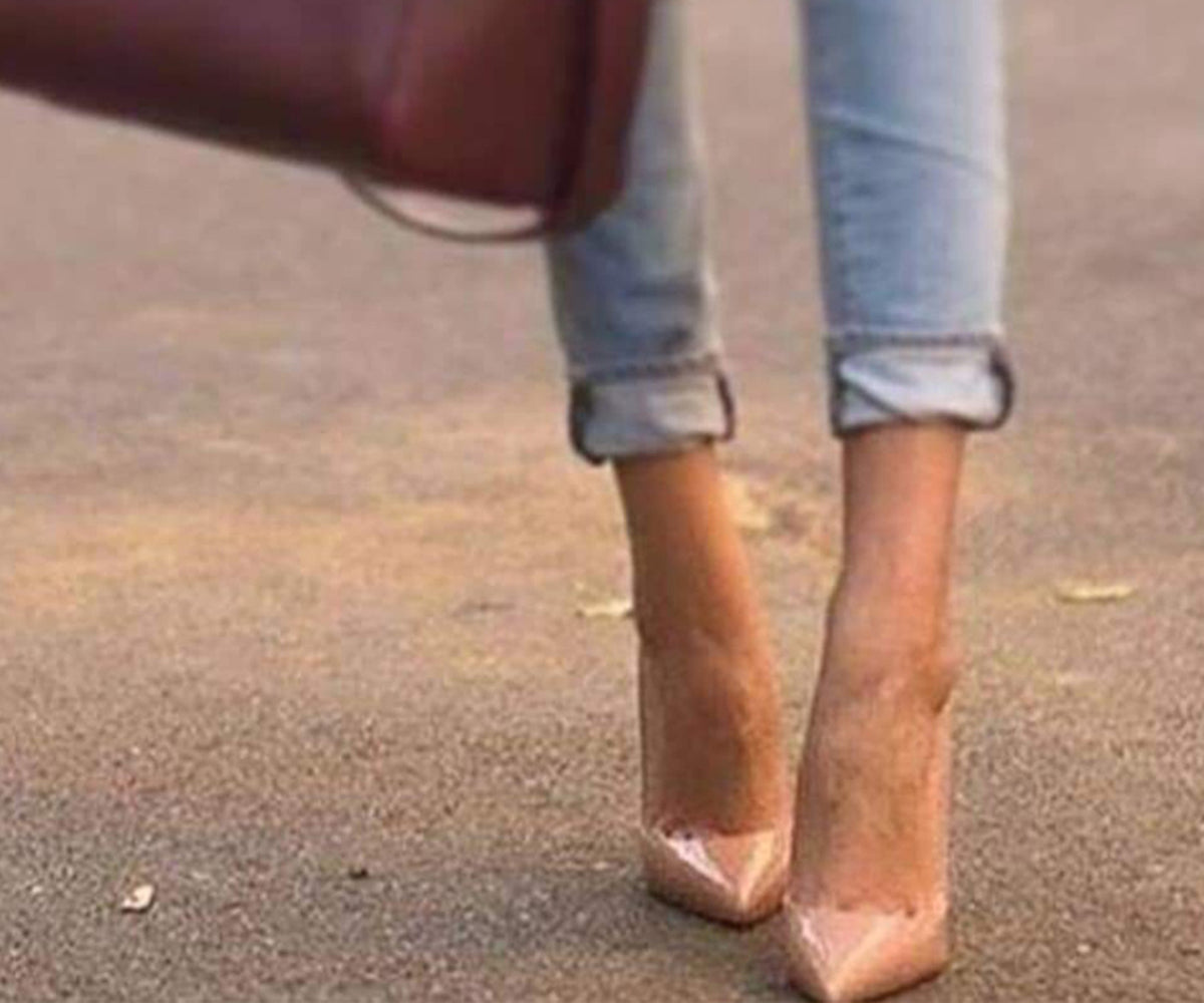 Stiletto alto en charol nude