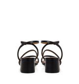Sandalia con tiras y pulsera en negro