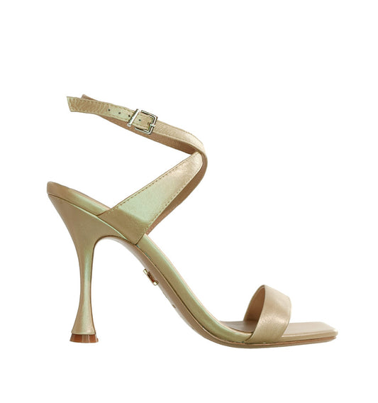 Sandalia pulsera cruzada al empeine en piel oro