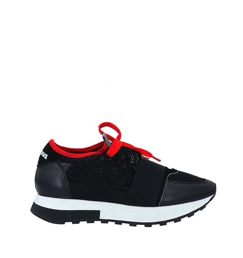 Sneaker con cristal negro y cordón rojo