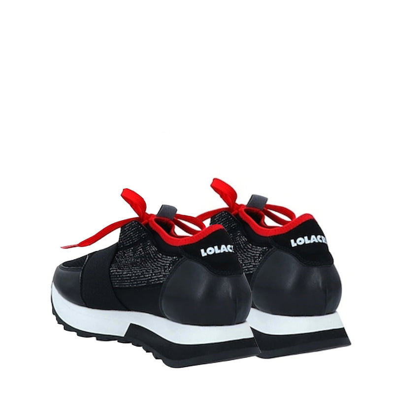 Sneaker con cristal negro y cordón rojo