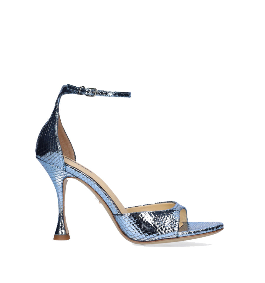KUMALA - Sandalia alta con talón y pulsera en azul-j