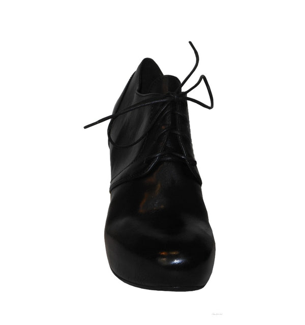 H83-Zapato de Vic abotinado con cordón