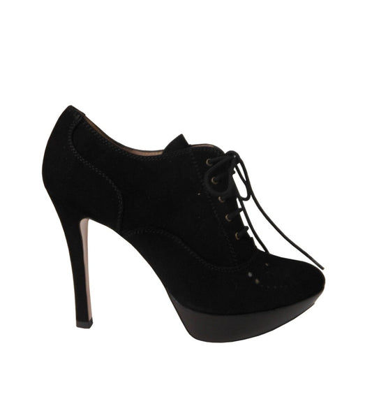 L219 Zapato abotinado con cordón y picados