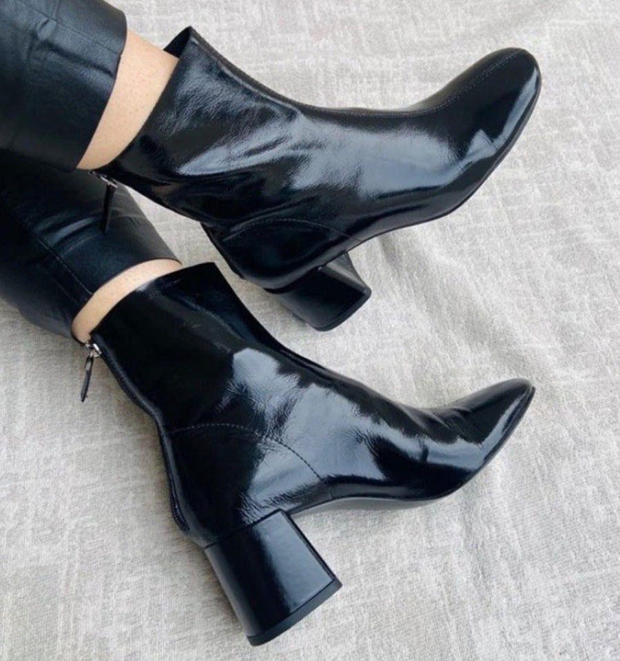 Botín medio tipo courrees en piel negro